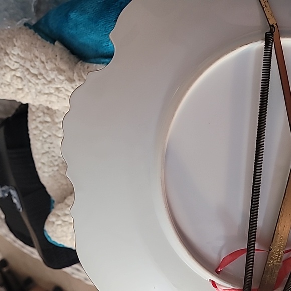 Vintage Floral painted plate porcelain w/ already attached hardware for hanging - Picture 8 of 12